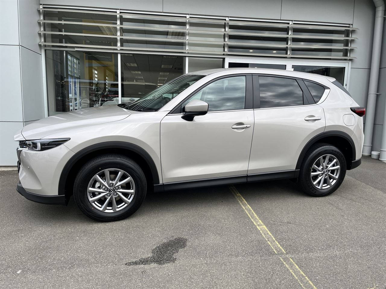 Vehicle image 4