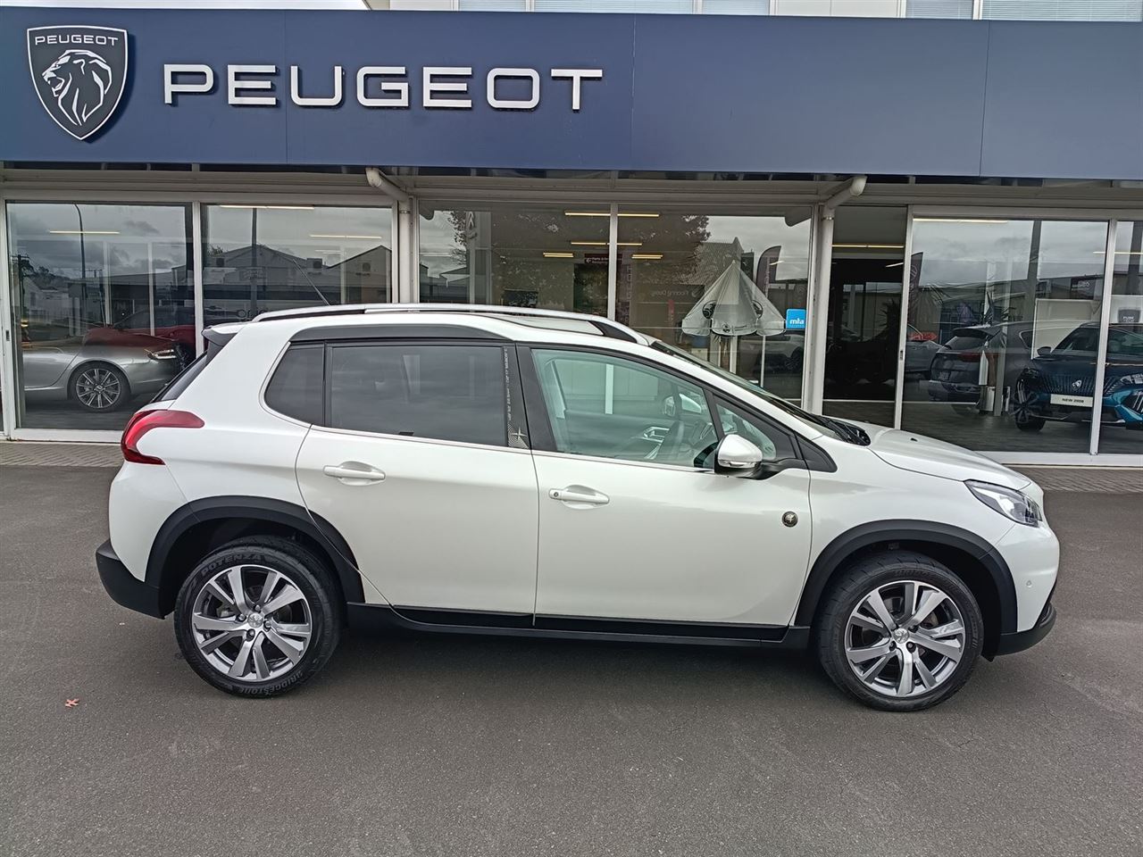Vehicle image 4
