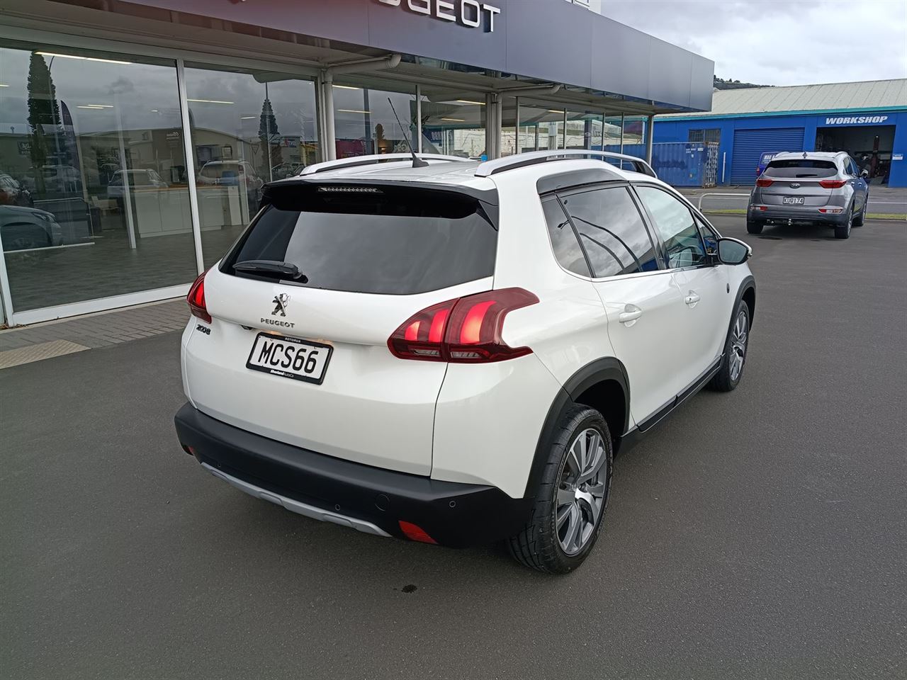 Vehicle image 5
