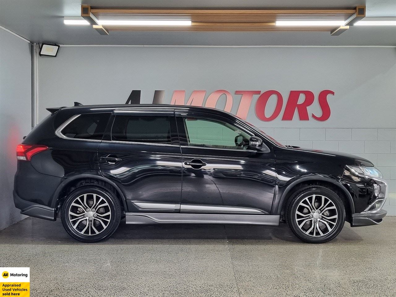 Vehicle image 5