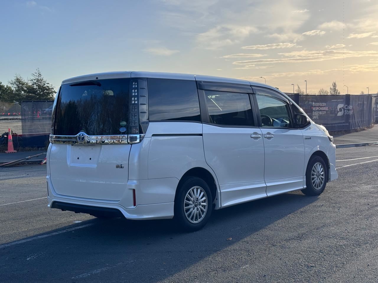 Vehicle image 4