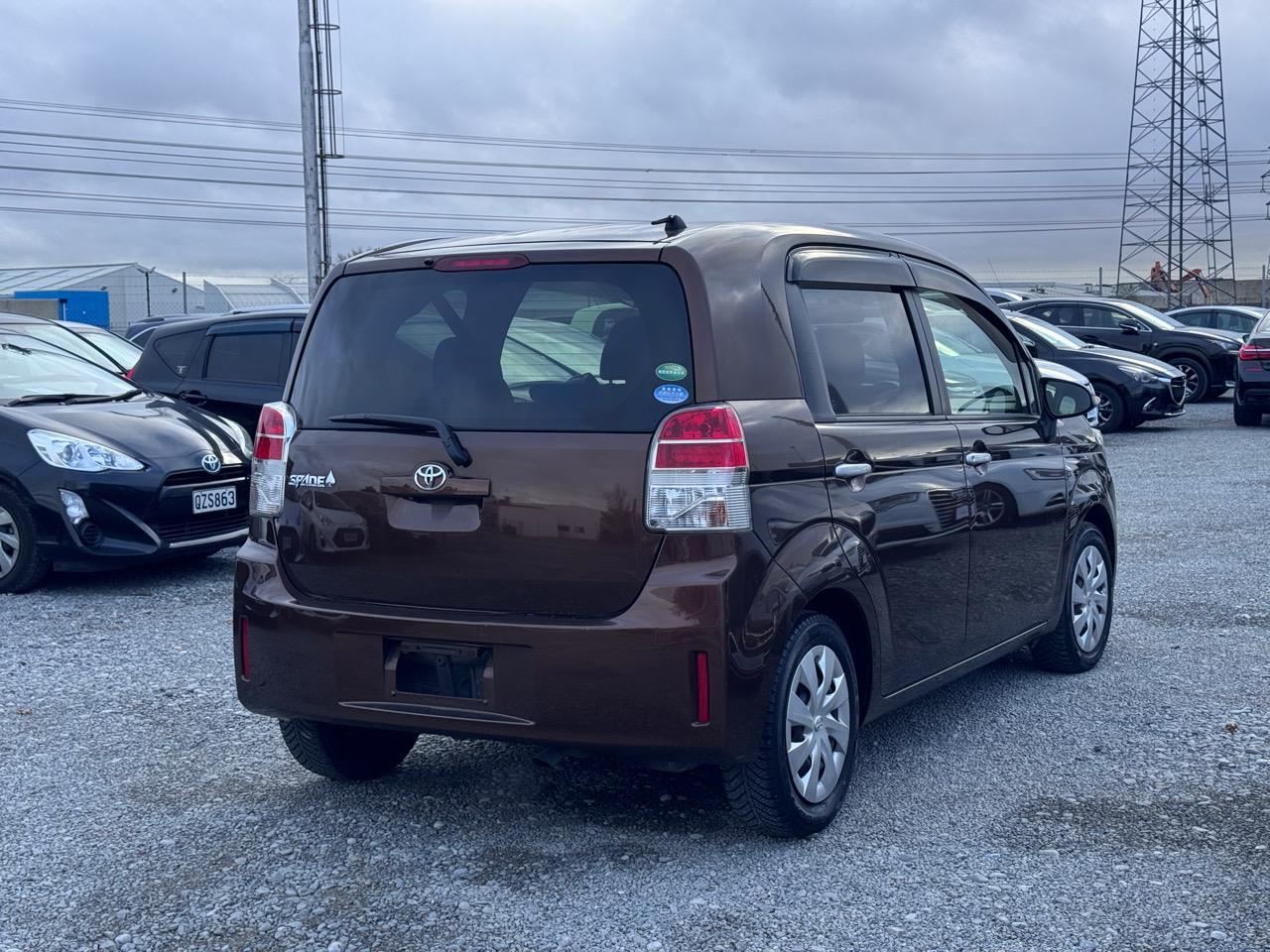 Vehicle image 5