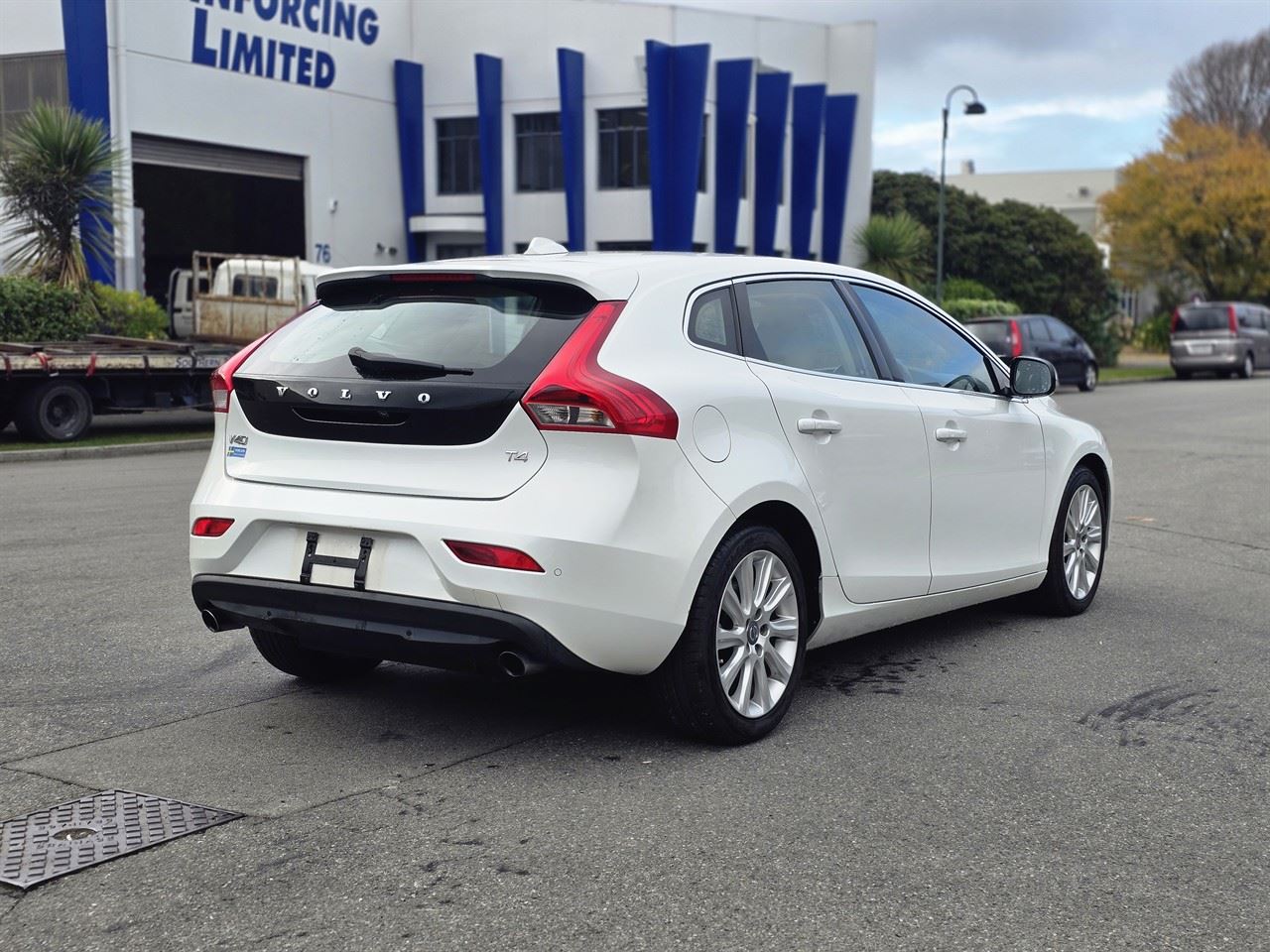 Vehicle image 5