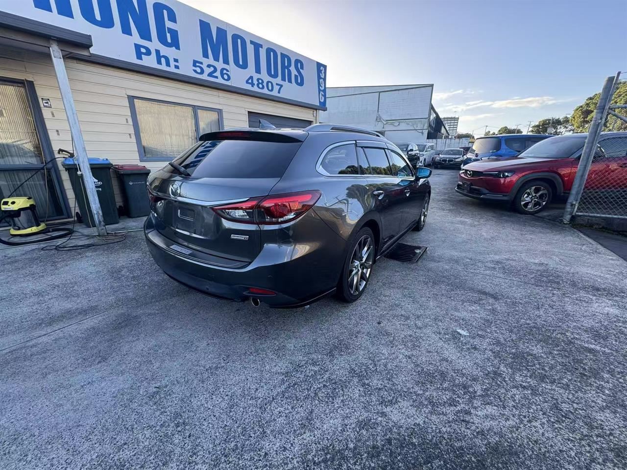 Vehicle image 5
