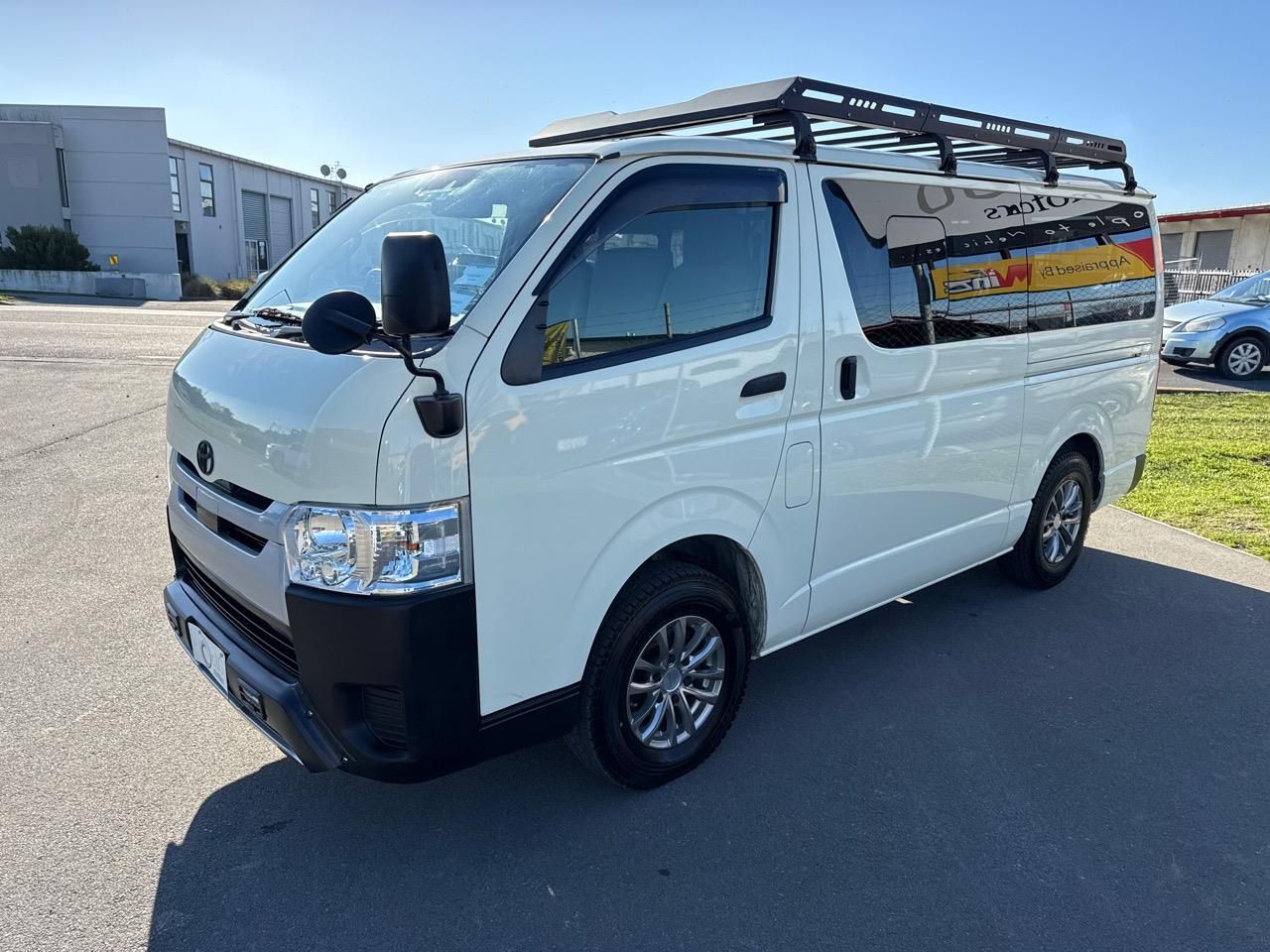 Vehicle image 4