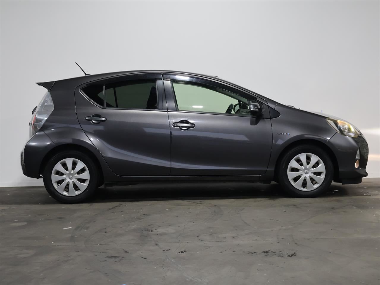 Vehicle image 5