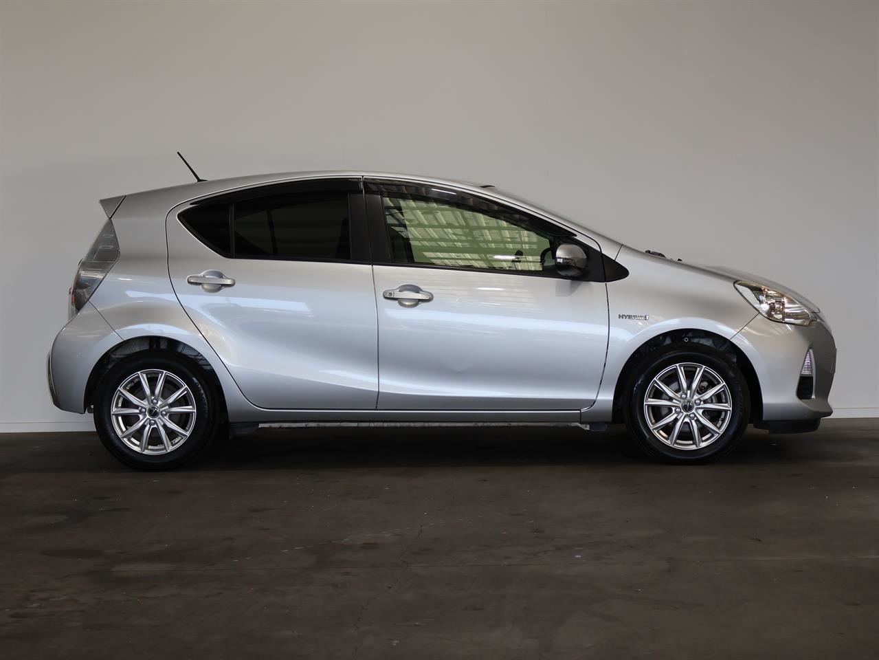 Vehicle image 5