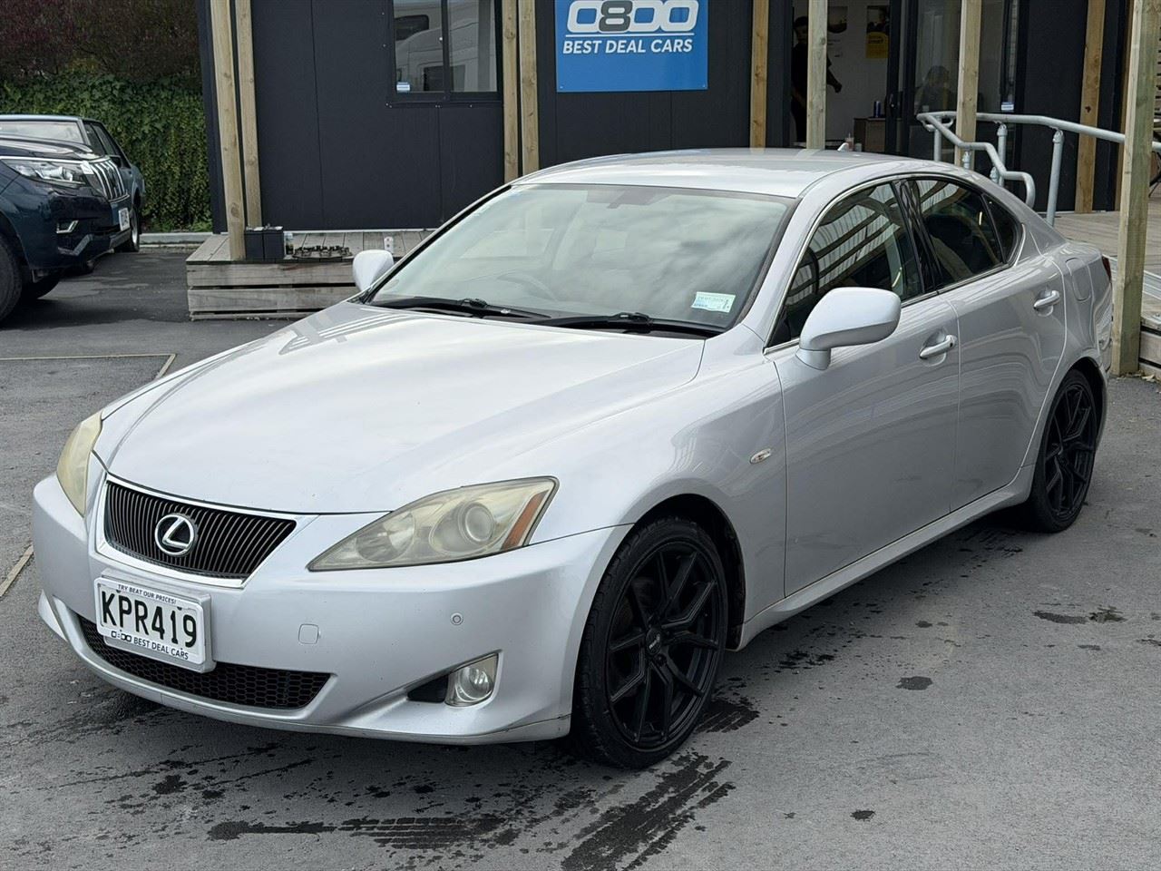 Vehicle image 3