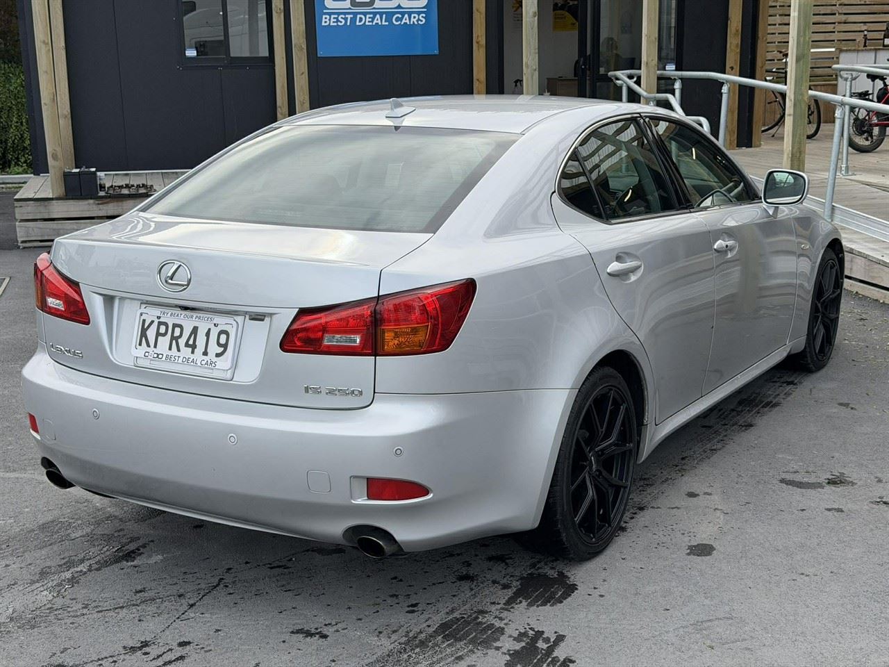 Vehicle image 5