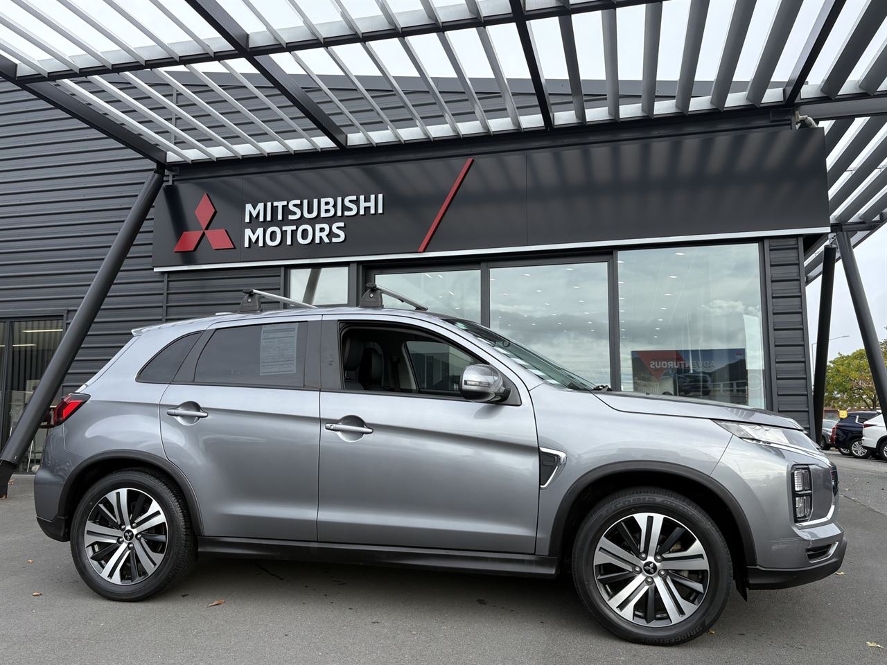 Vehicle image 3