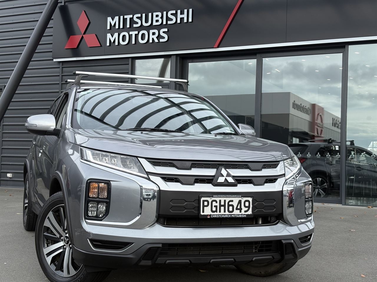 Vehicle image 5
