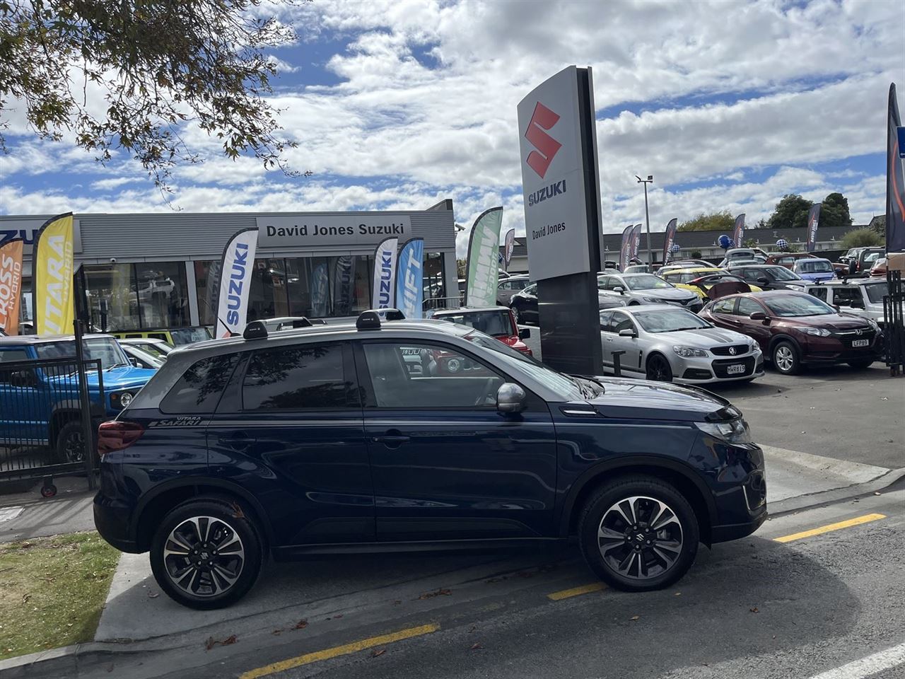 Vehicle image 4