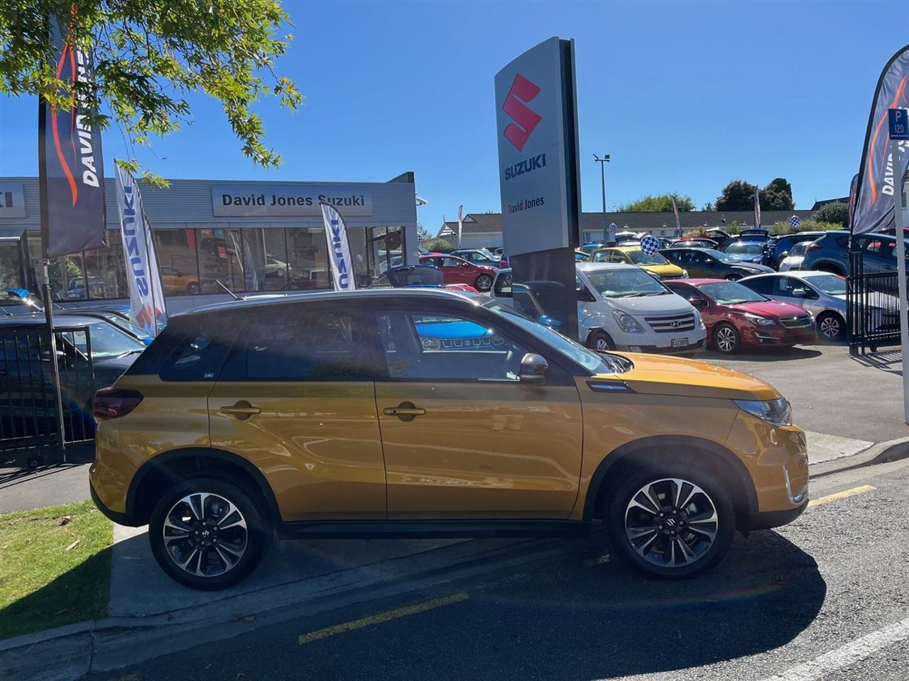 Vehicle image 4