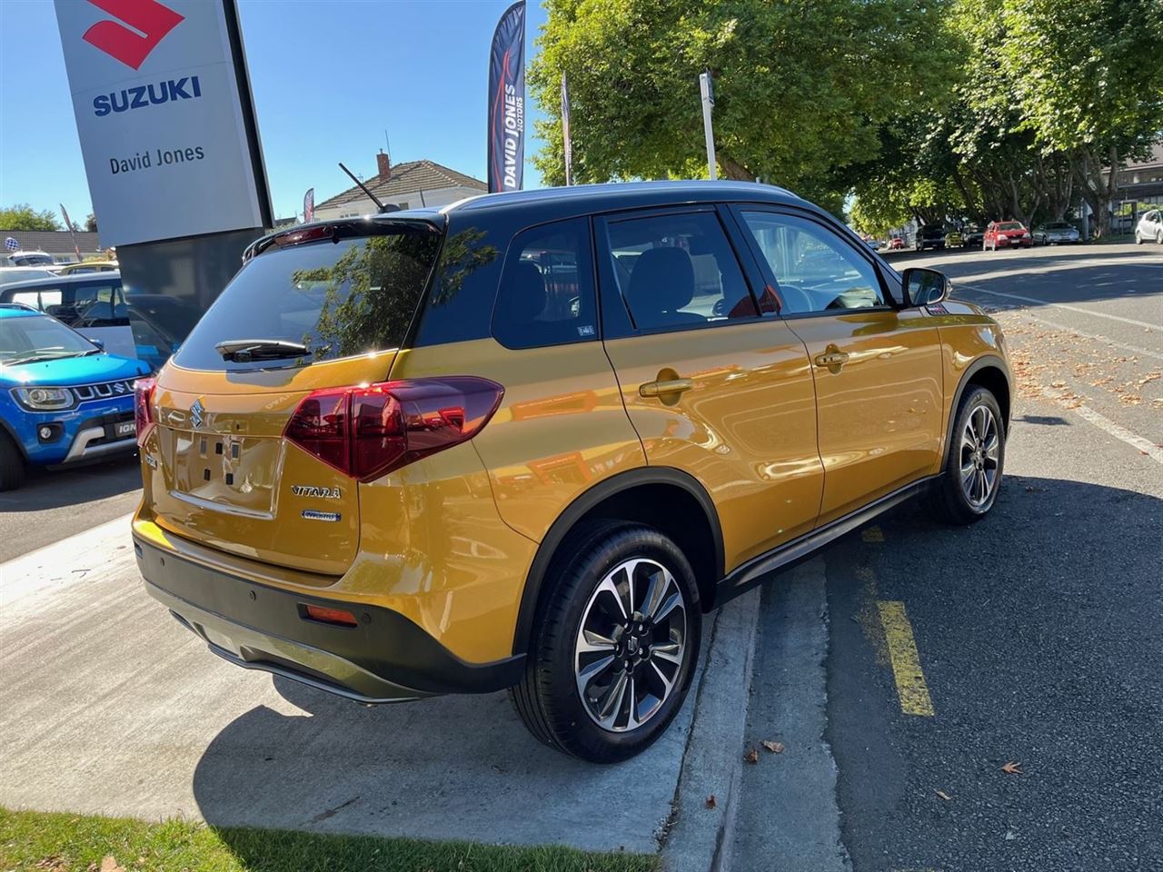 Vehicle image 5