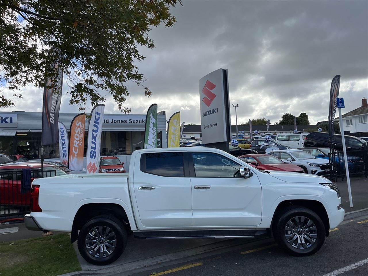 Vehicle image 4