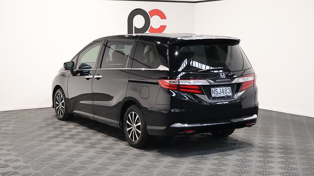 Vehicle image 5