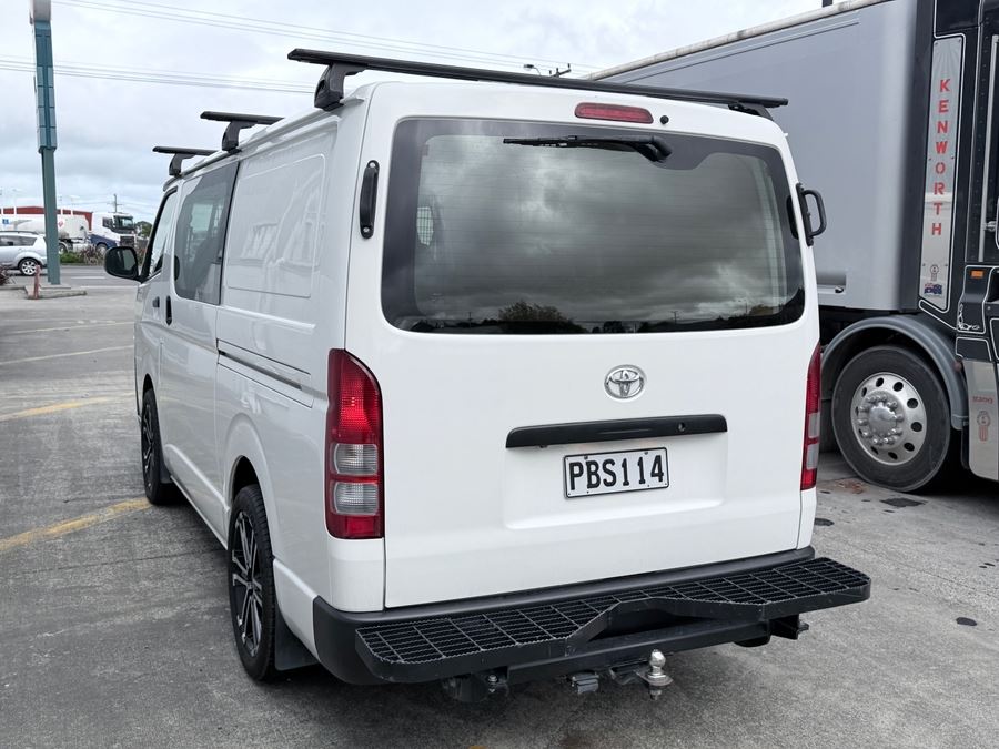Vehicle image 5