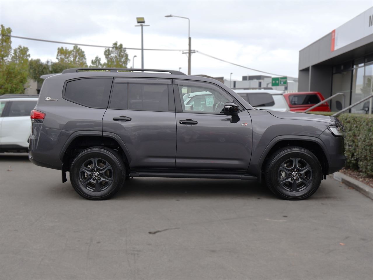 Vehicle image 5