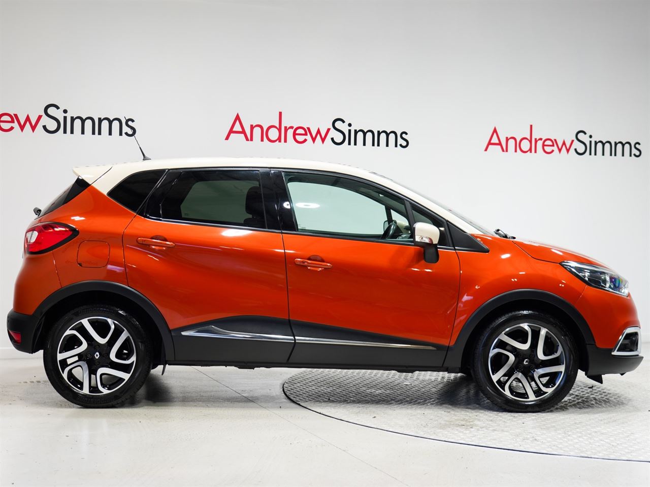 Vehicle image 3