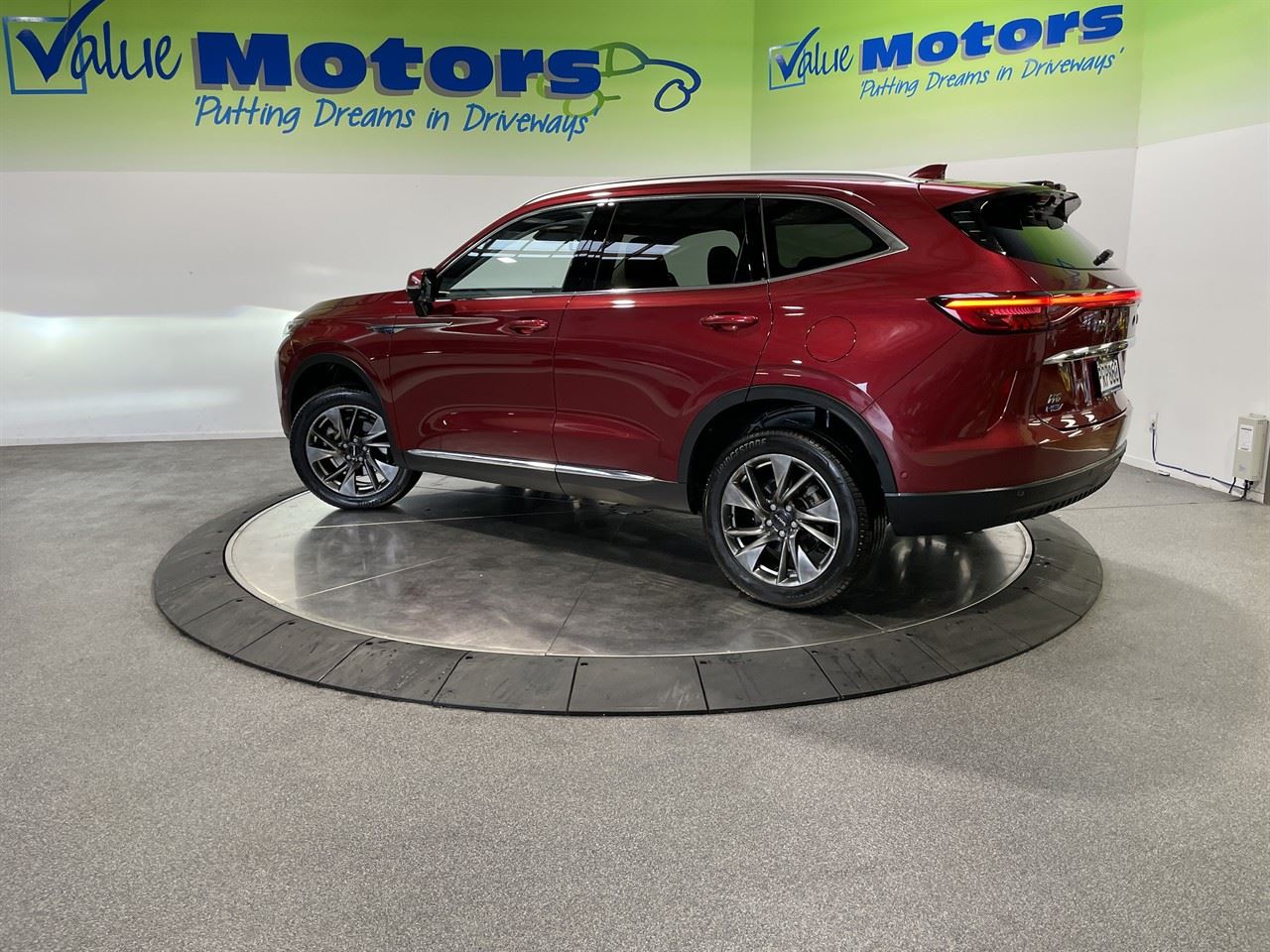 Vehicle image 5