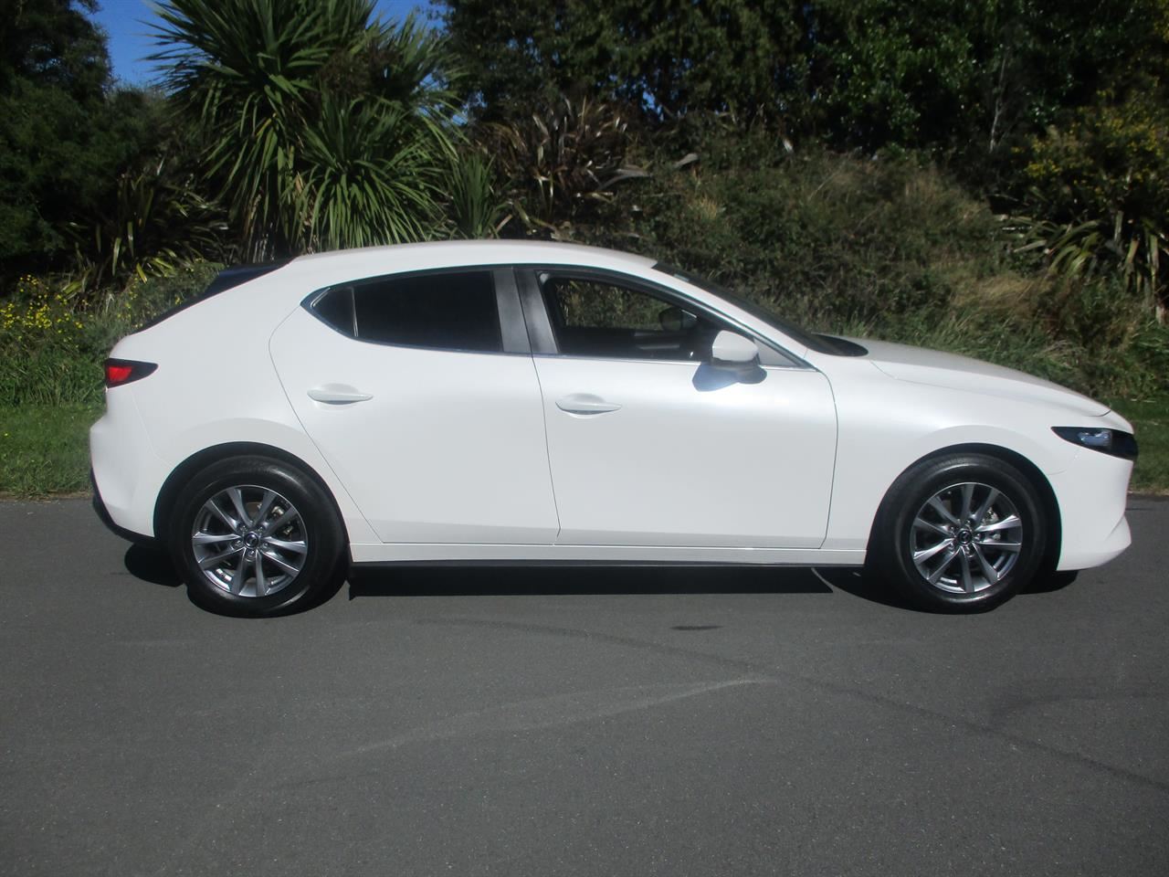 Vehicle image 3