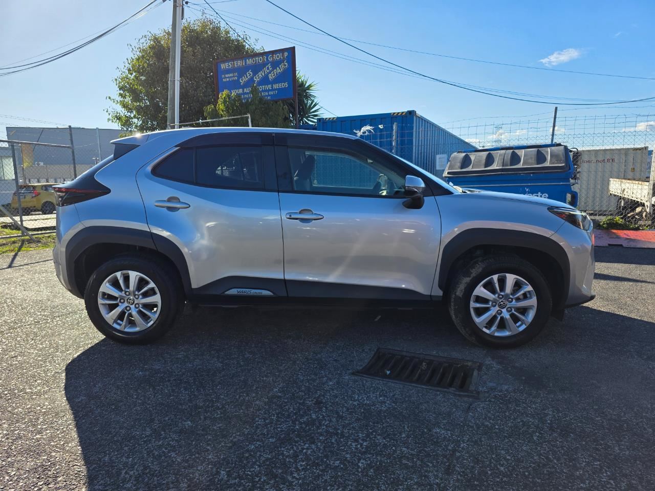 Vehicle image 5