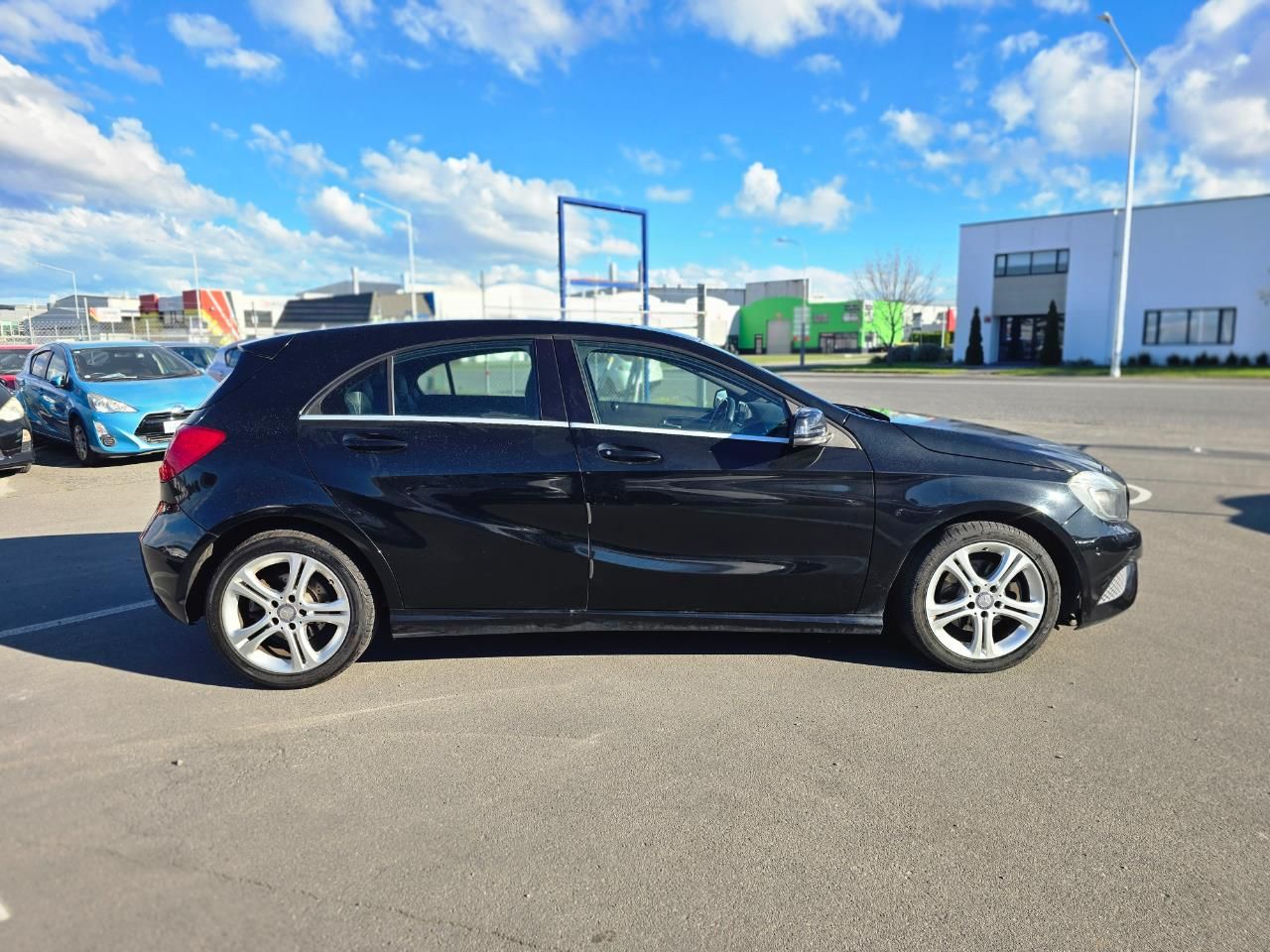 Vehicle image 4