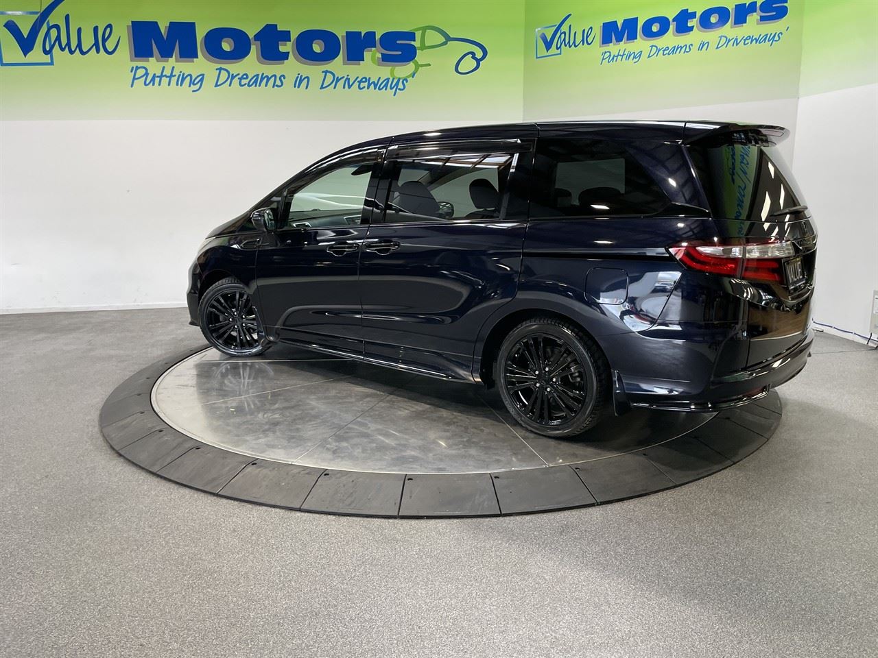 Vehicle image 5