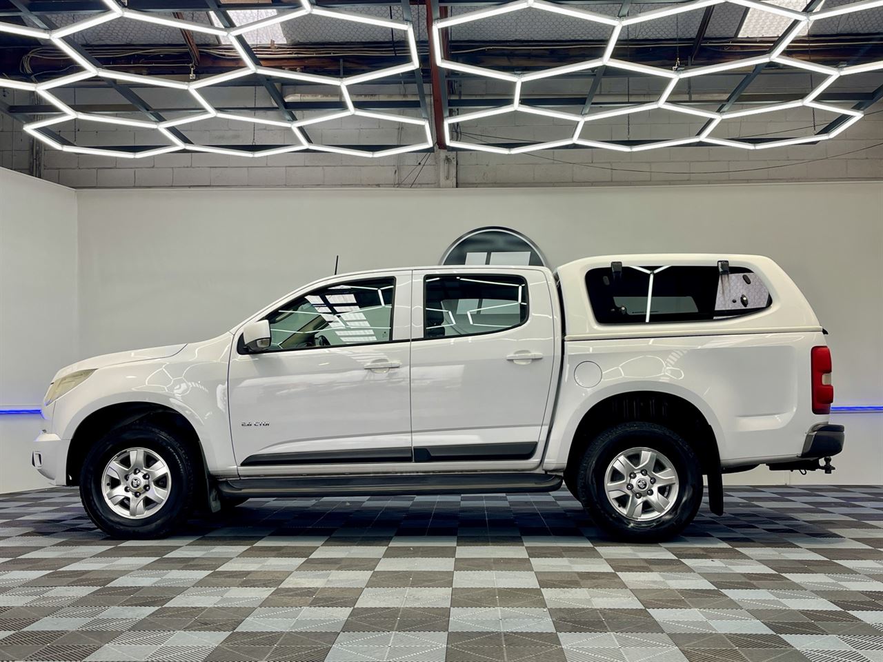 Vehicle image 5