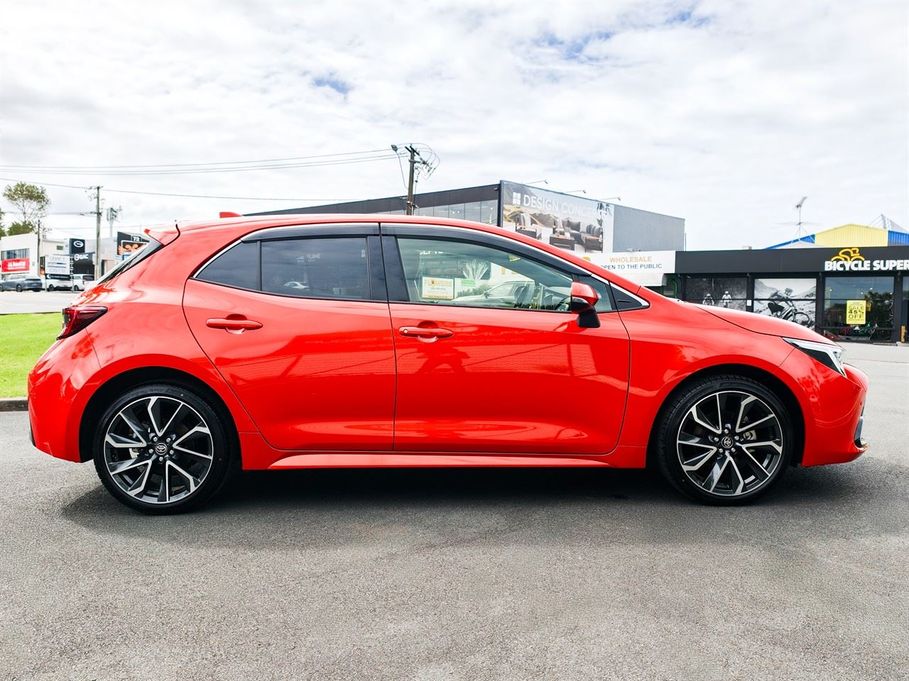 Vehicle image 5