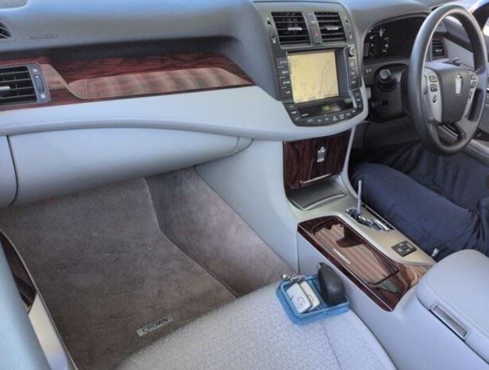 Vehicle image 4