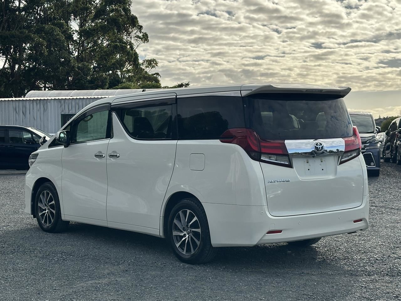 Vehicle image 4