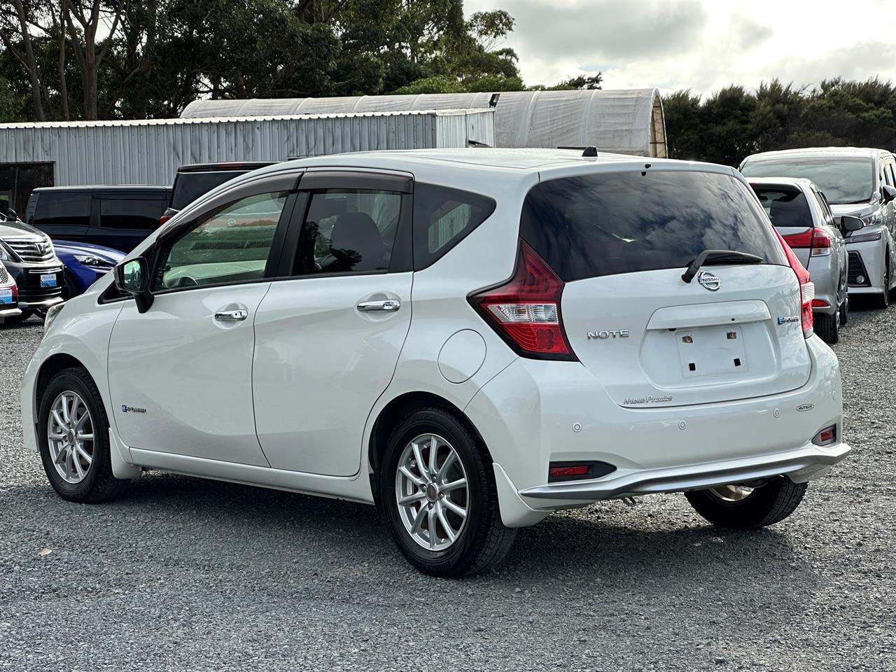 Vehicle image 4