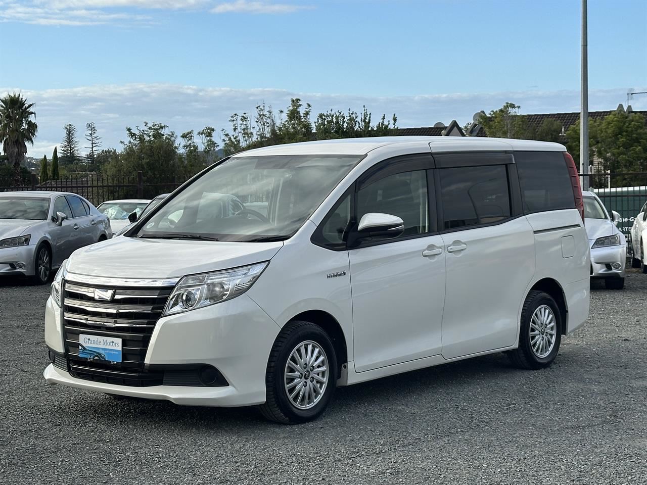 Vehicle image 3