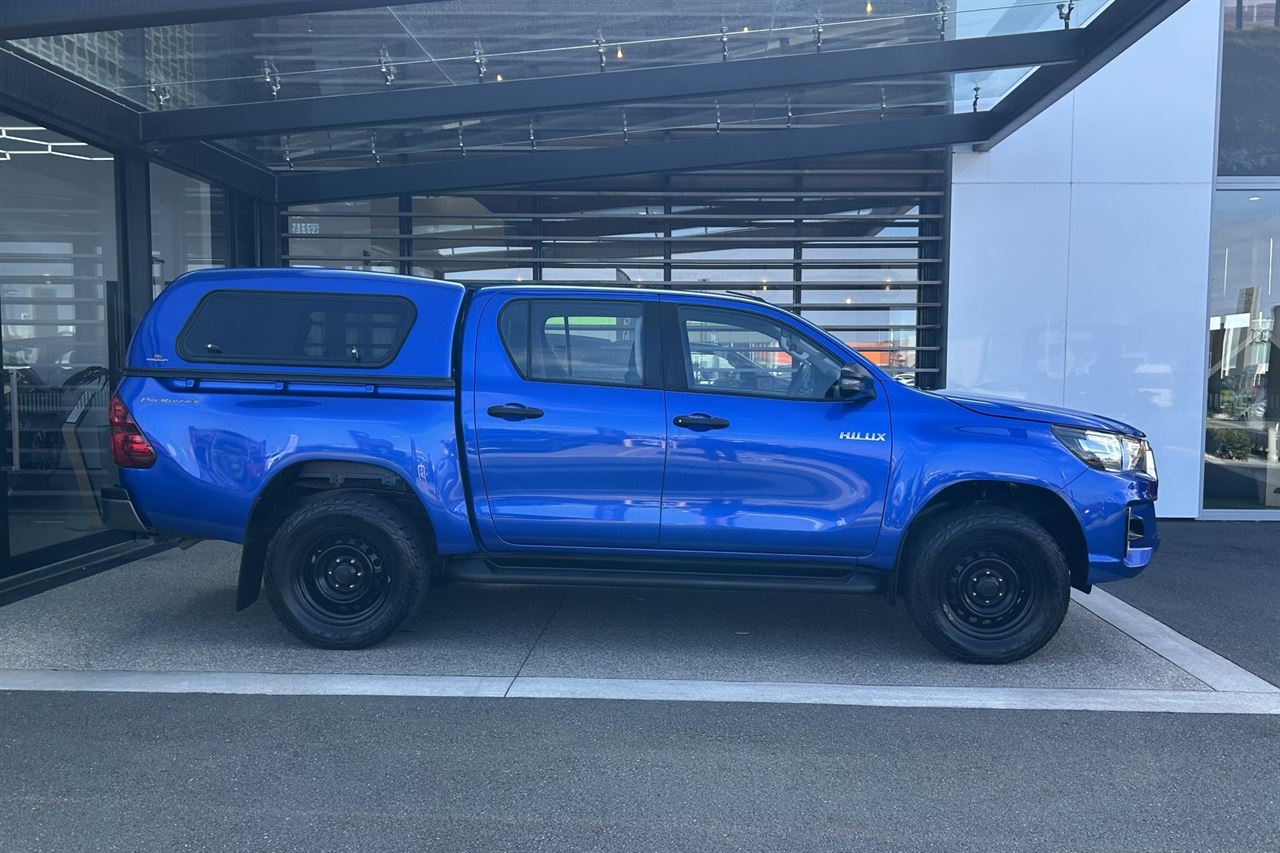 Vehicle image 5