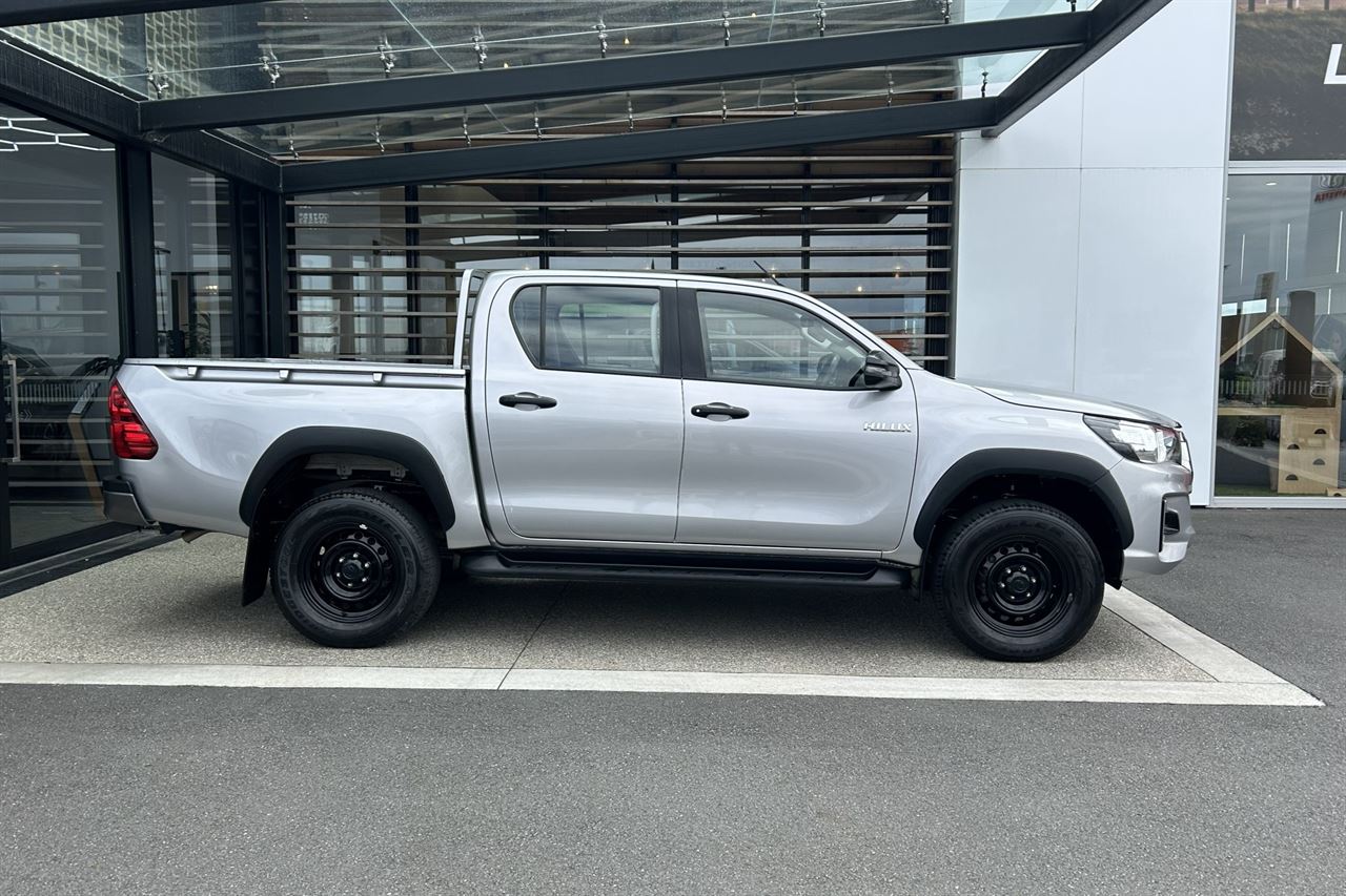 Vehicle image 5