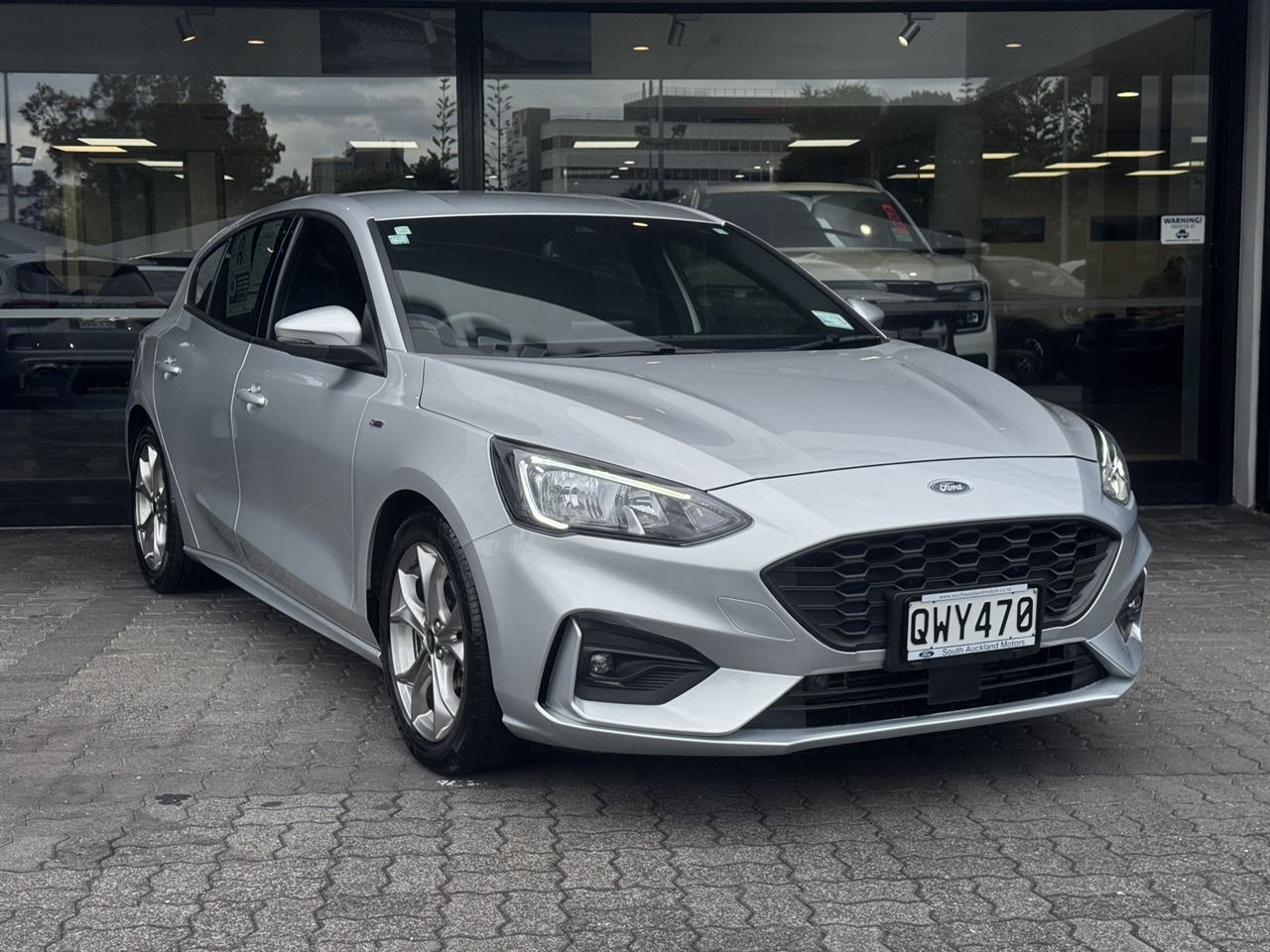 Vehicle image 5