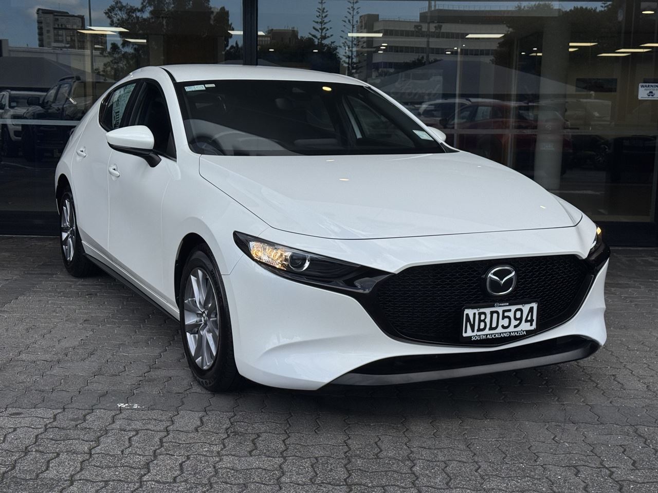 Vehicle image 5