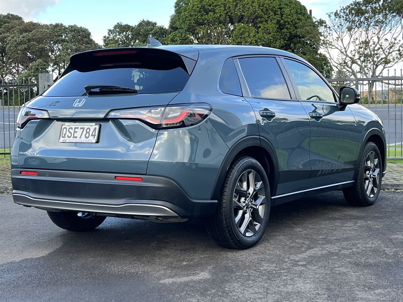 Vehicle image 5