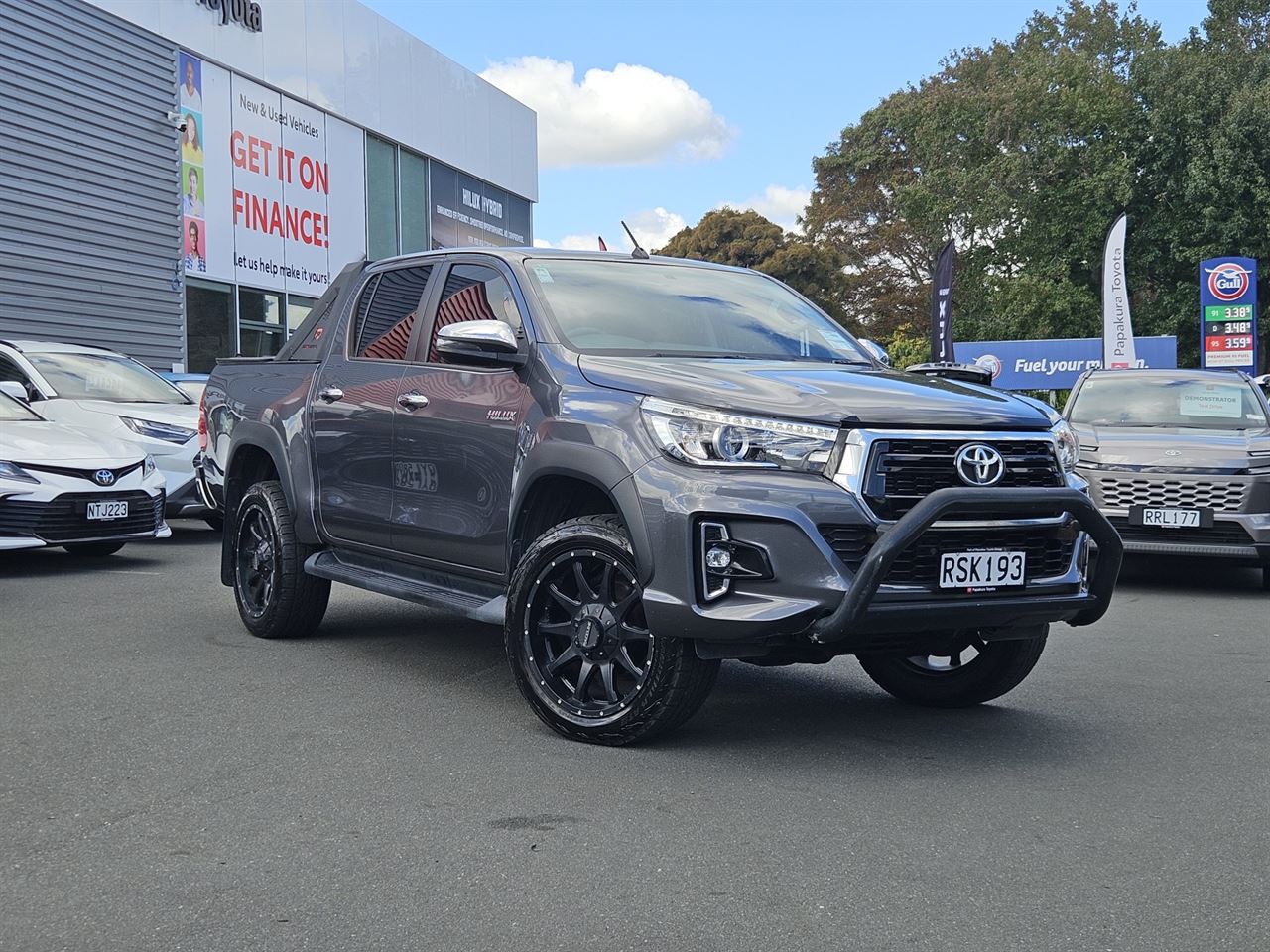 Vehicle image 5