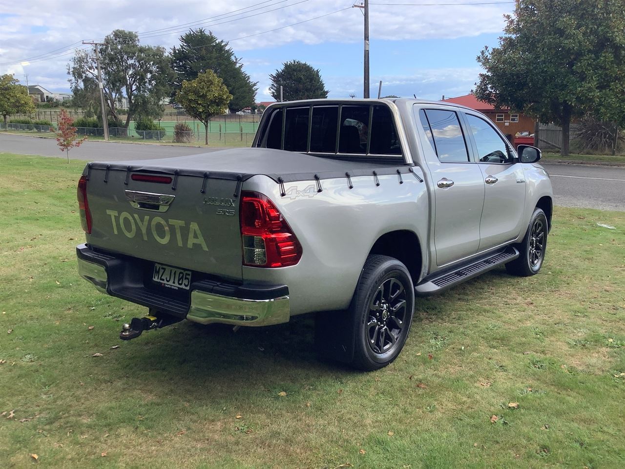 Vehicle image 5