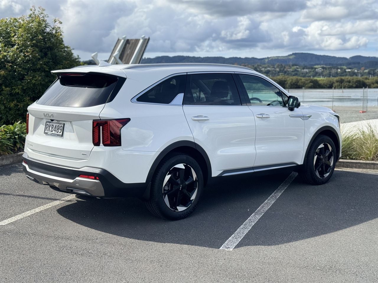 Vehicle image 4