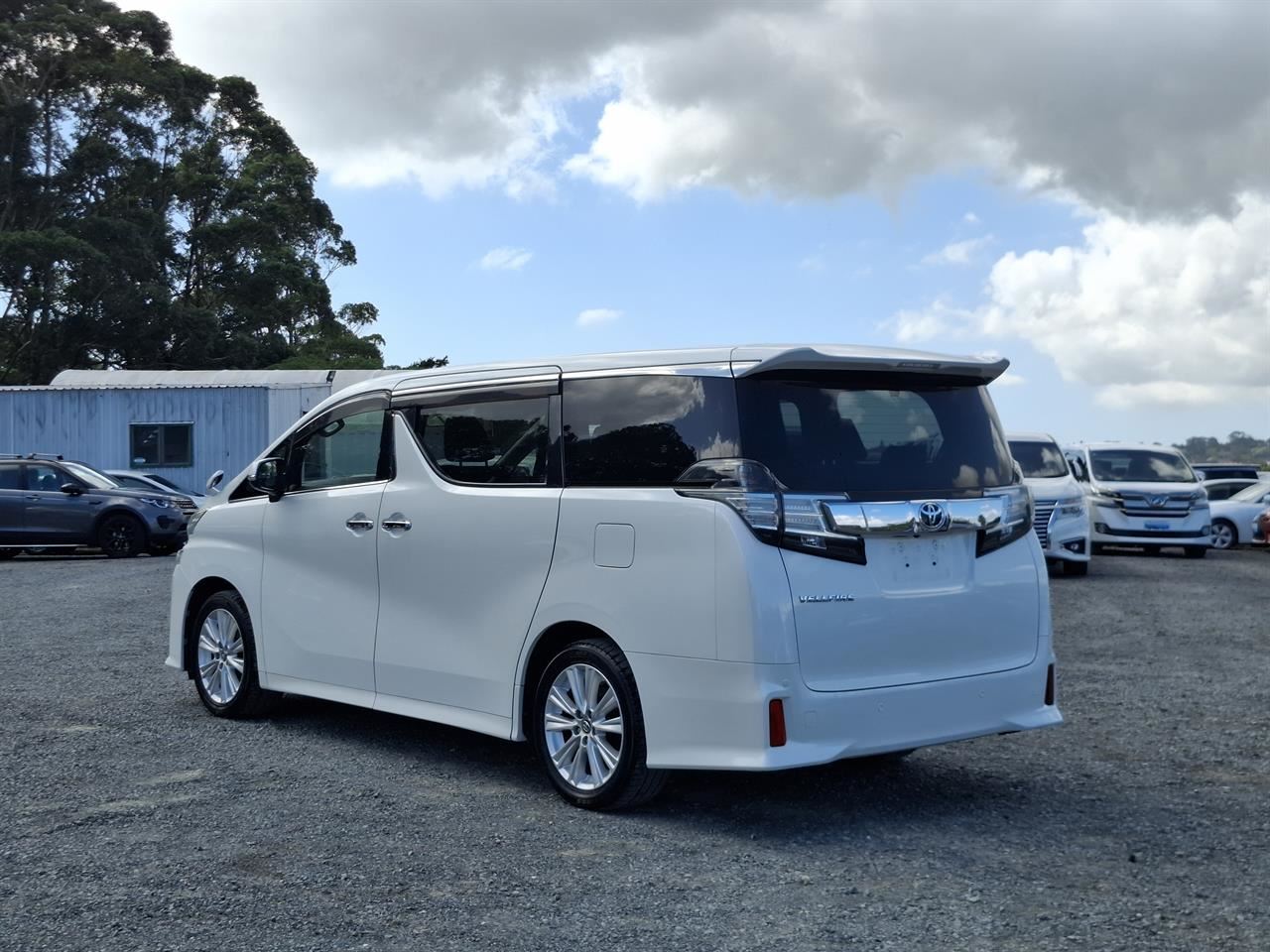 Vehicle image 5