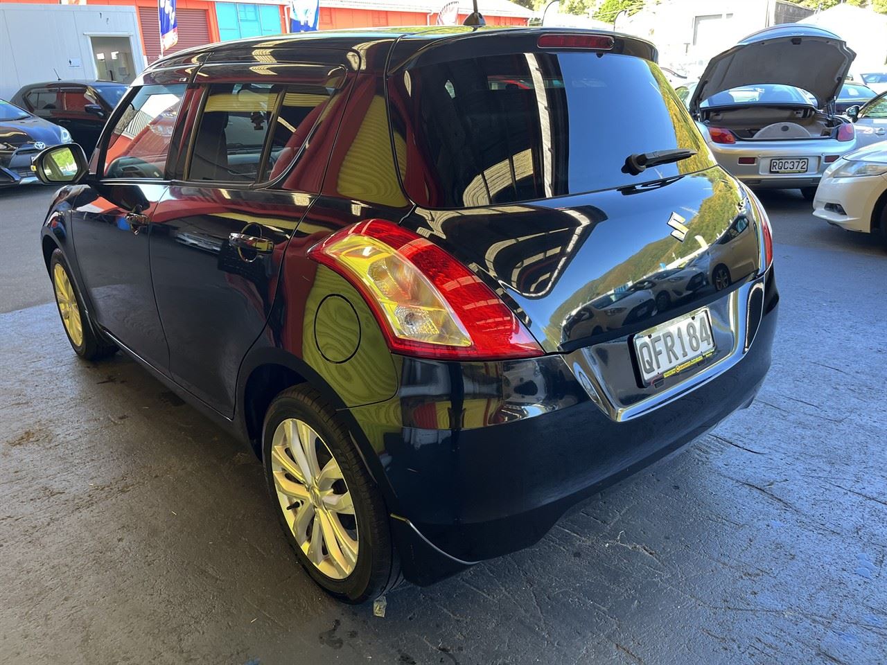 Vehicle image 4