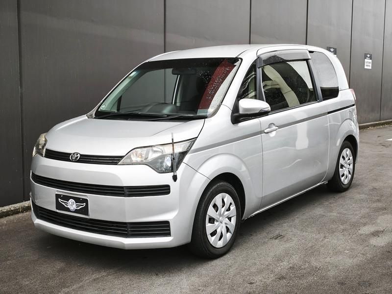 Vehicle image 3