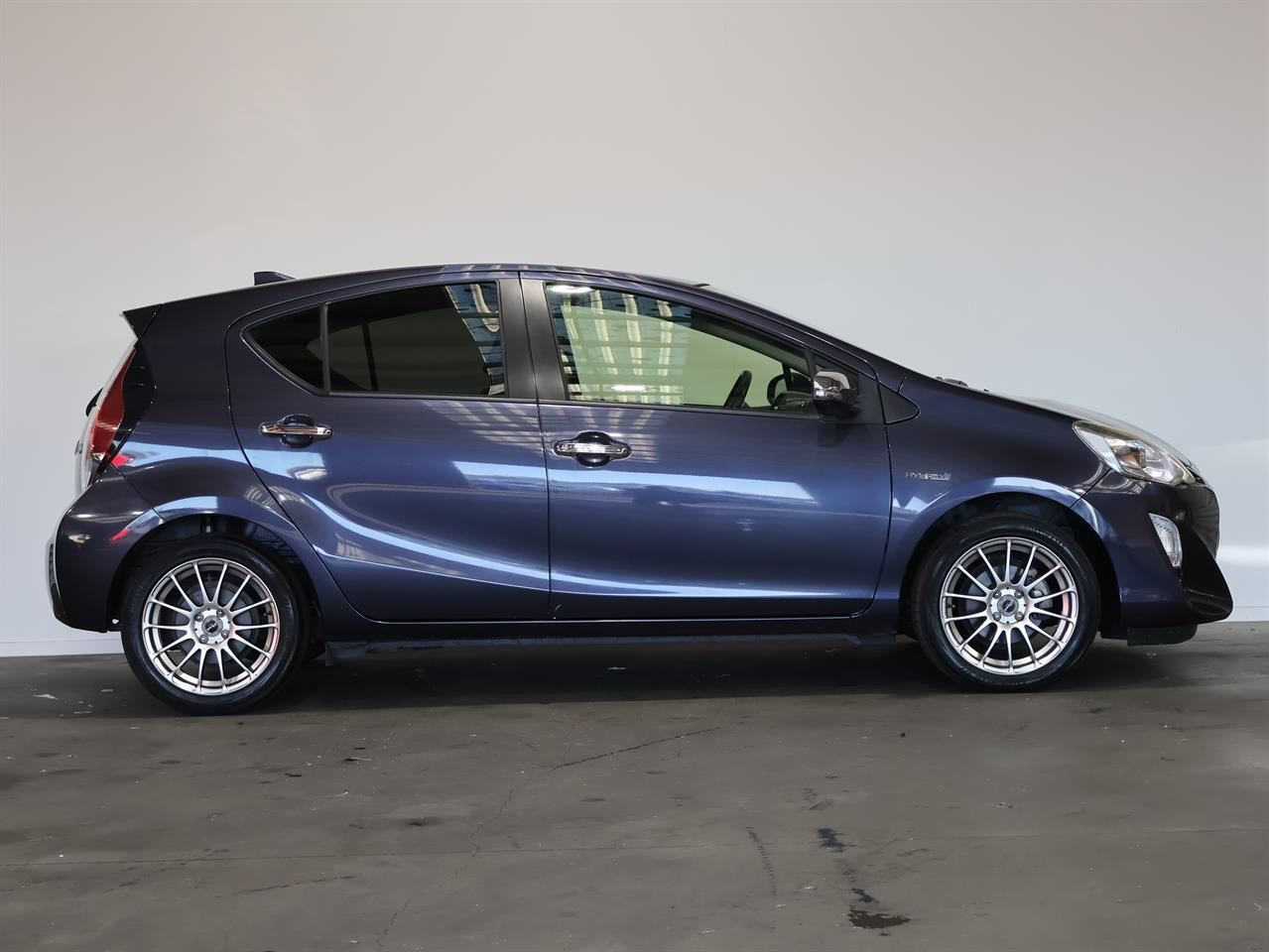 Vehicle image 5