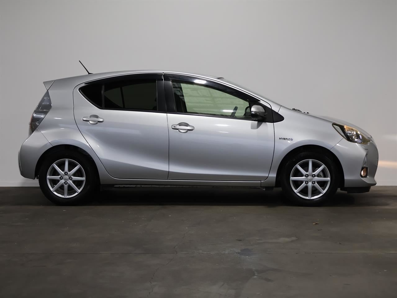 Vehicle image 5