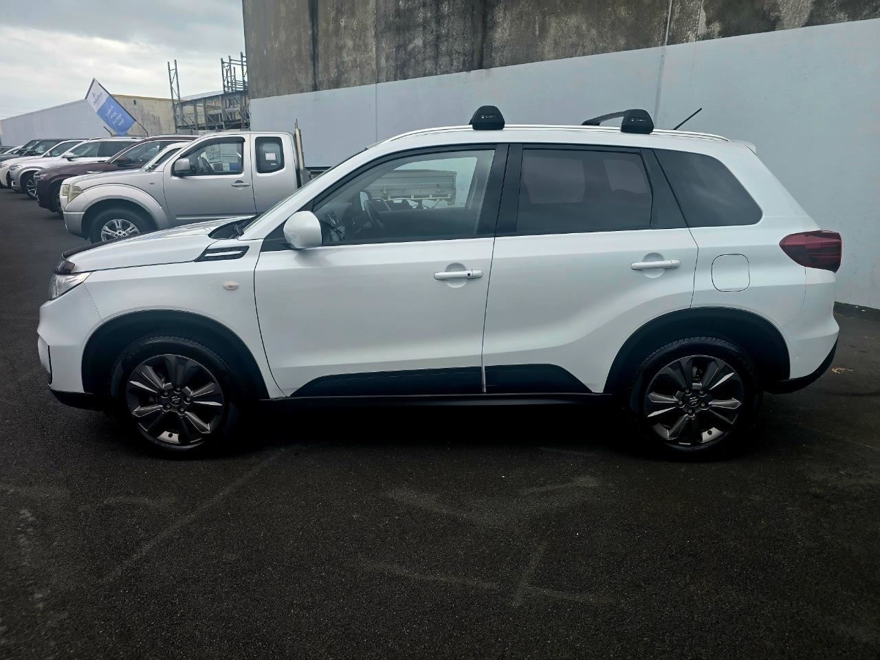 Vehicle image 4