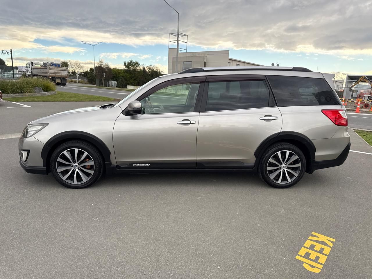Vehicle image 5