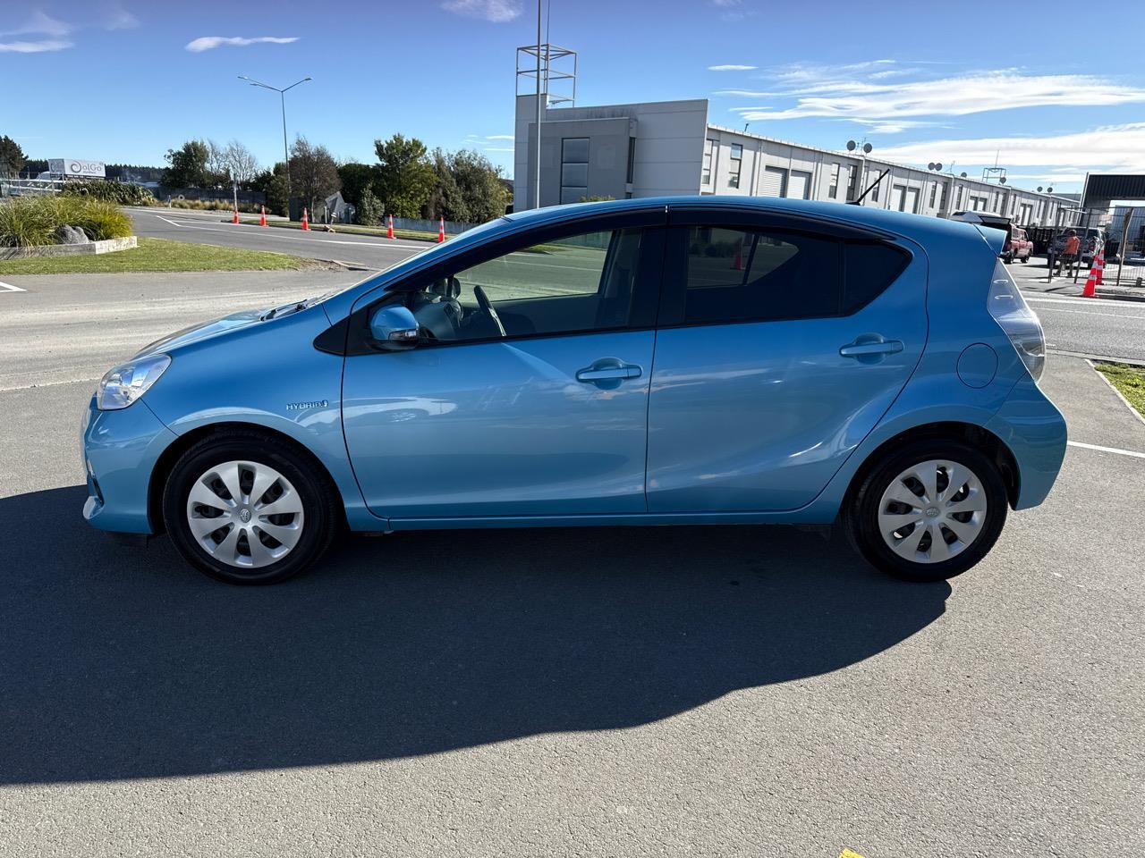 Vehicle image 5